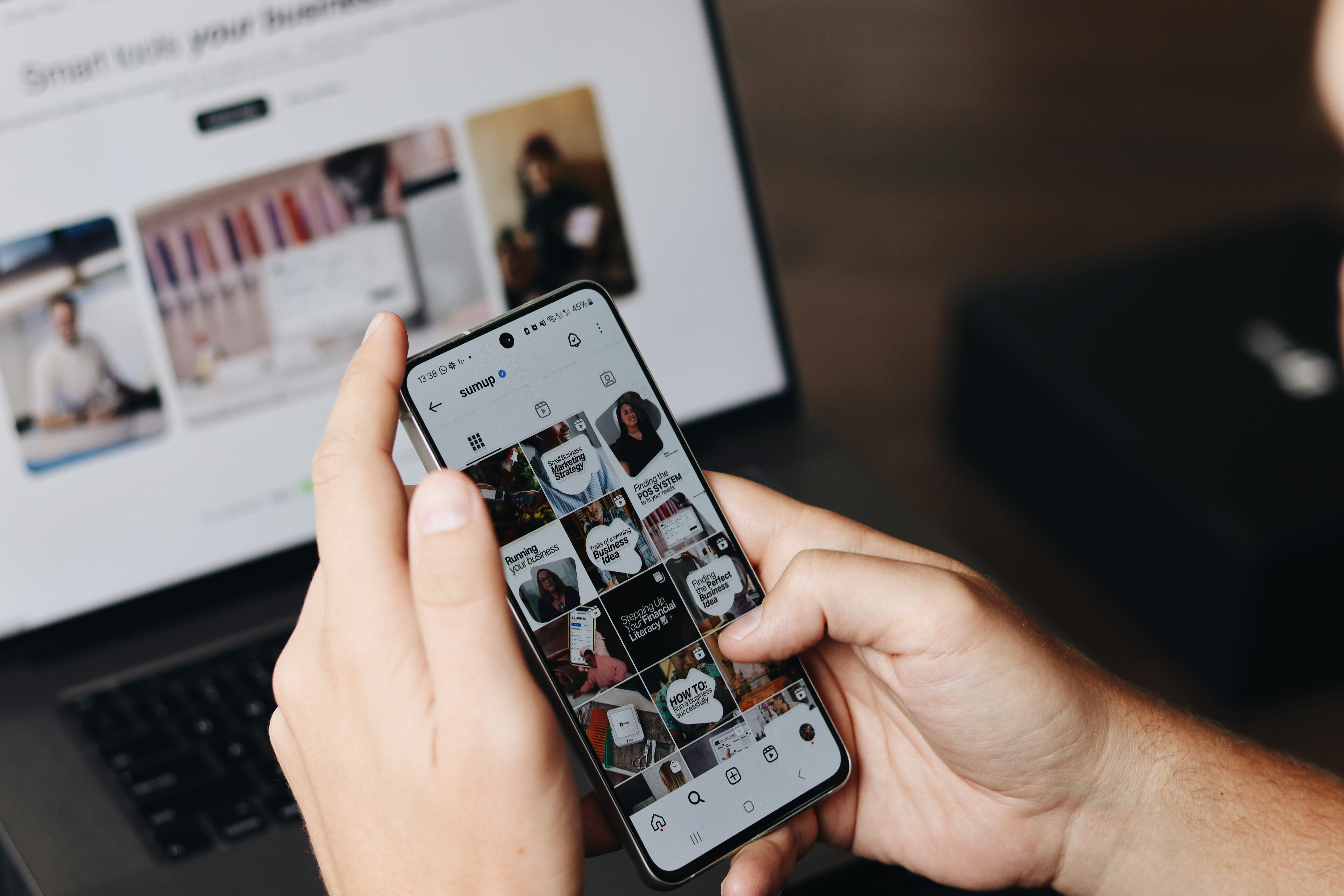 sumup-Aqc7znjxROM-unsplash (1)